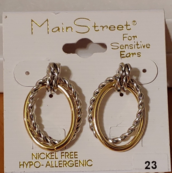 Main Street earrings - Picture 1 of 1